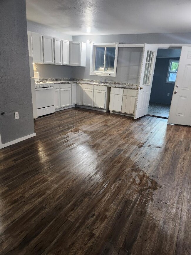 Building Photo - 9822 Brown St