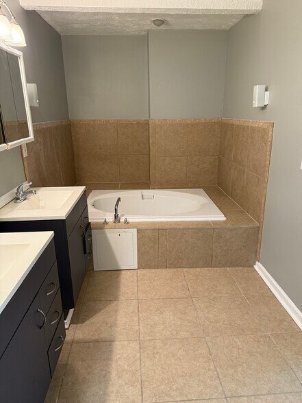 Building Photo - 2270 Fern Valley Dr SW