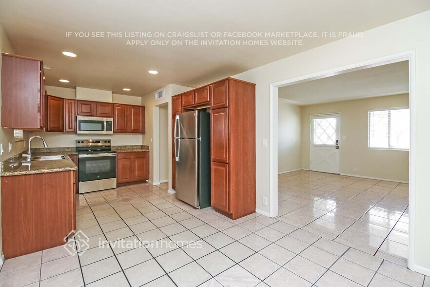 Building Photo - 461 N Kirchoff