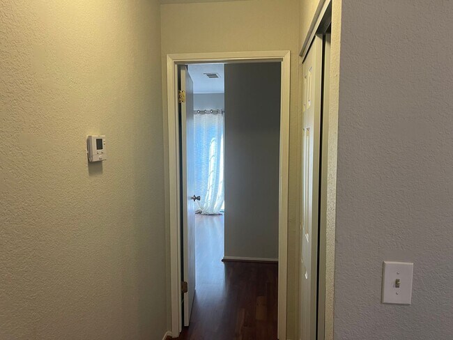 Building Photo - 2br/2ba condo with attached garage