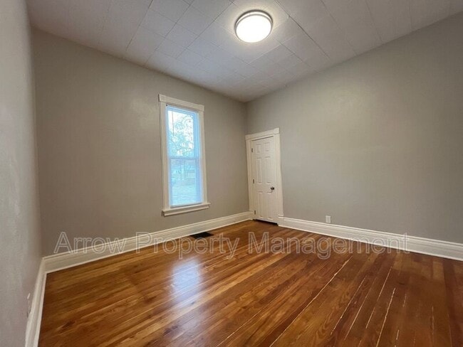 Building Photo - 918 S 10th St