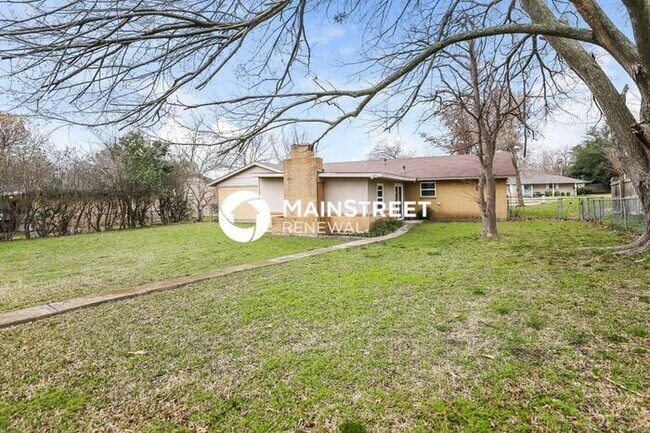 Building Photo - 3 Bedroom Pet-Friendly Home in DeSoto, TX with Main Street Renewal