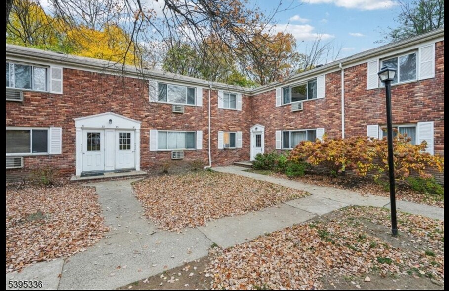 Building Photo - 189 Littleton Rd