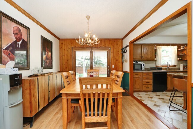 Building Photo - Spacious Home for Rent!