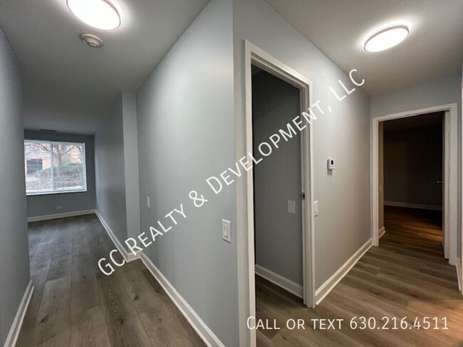 Building Photo - ***2 FREE WEEKS OF RENT! RENOVATED 2 BDRM ...