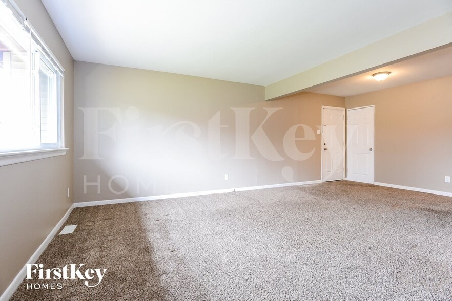 Building Photo - 825 Manresa Ln