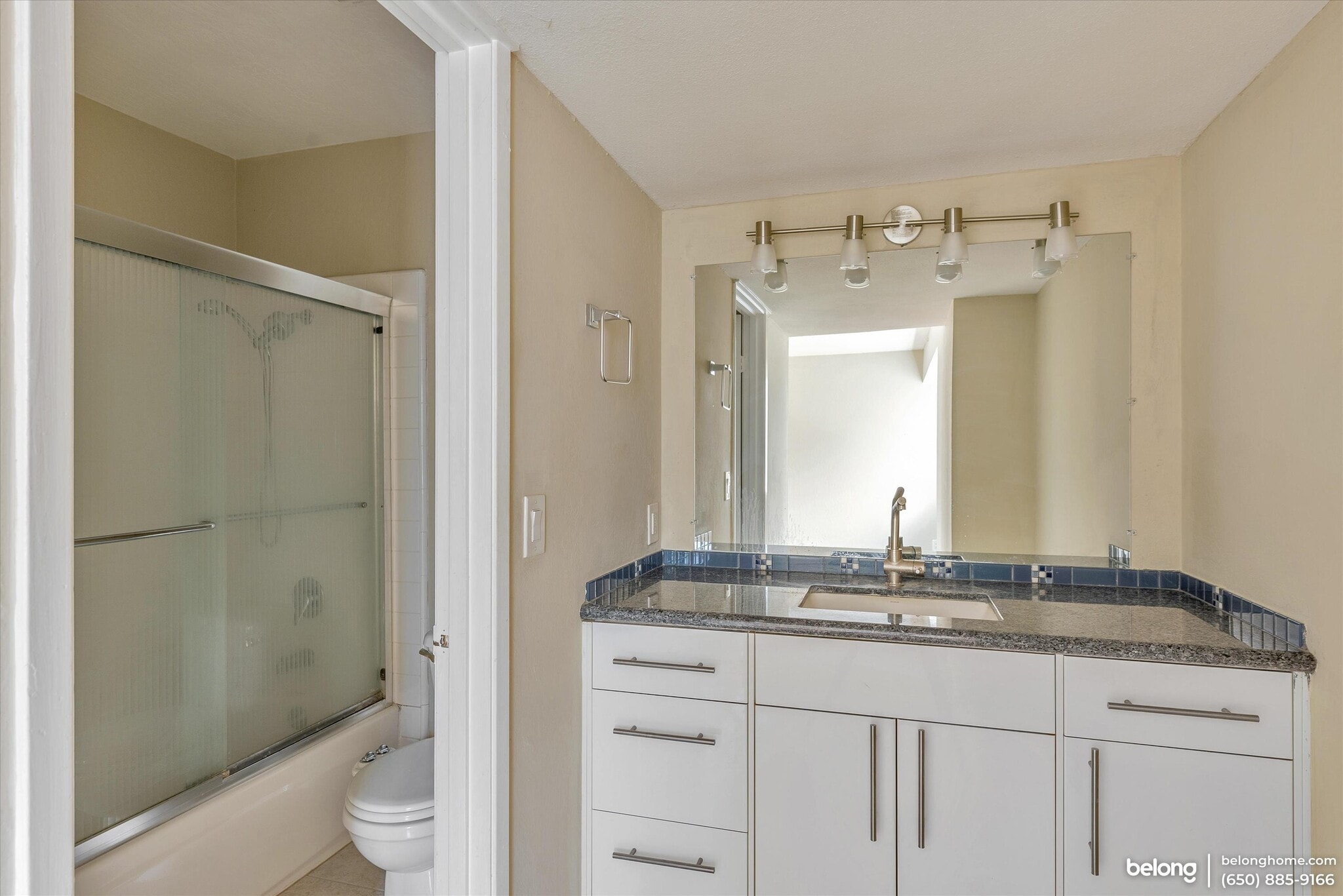 Building Photo - 3025 Kaiser Dr