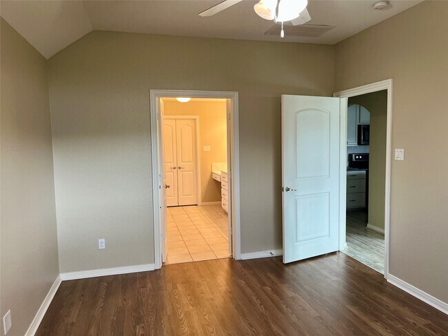 Building Photo - 9311 E Lakeside Dr