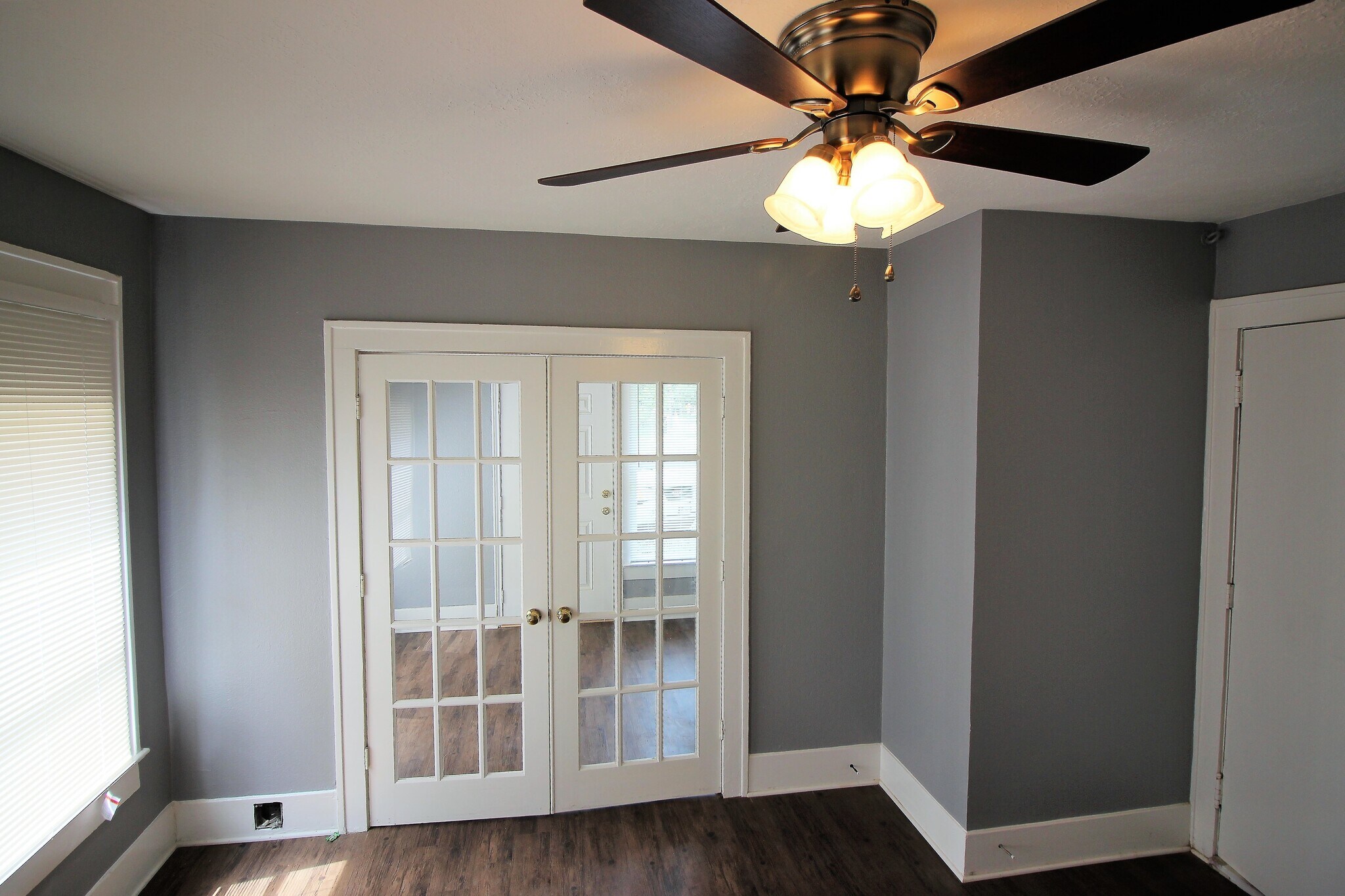 Building Photo - 4405 Woodside St