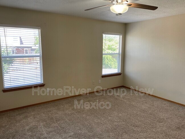 Building Photo - 2205 Sunstone Dr NW