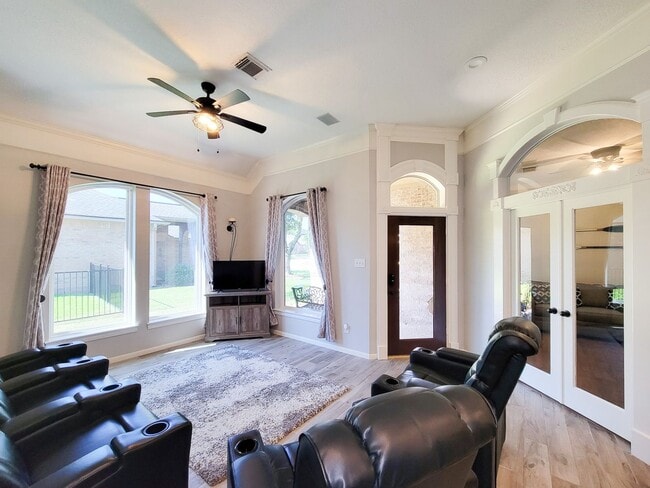 Building Photo - Beautifully designed waterfront property w...