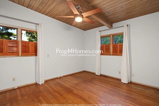 Building Photo - 2 Bedroom Mid Century Modern Home with Total Privacy!
