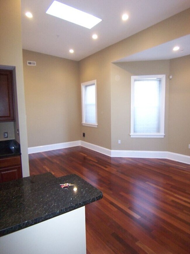 Building Photo - Be Majestic at the Majestic Condominiums! ...