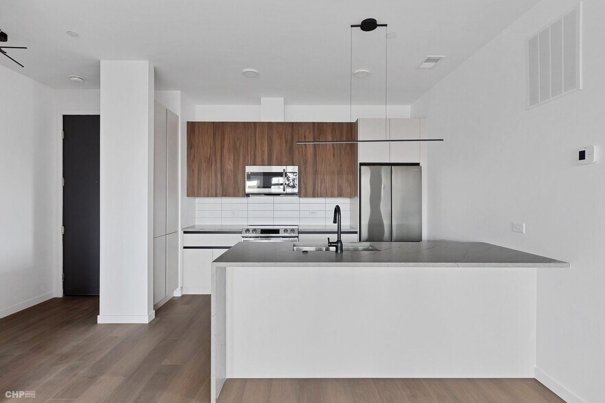 Building Photo - 204 S Leavitt St