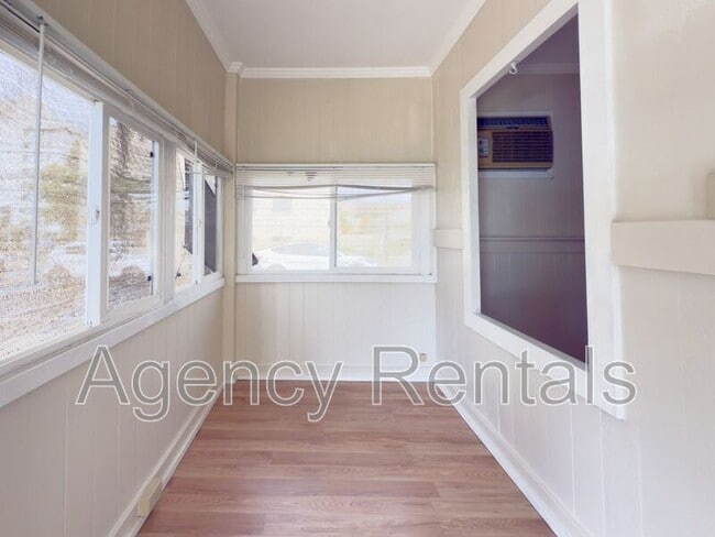 Building Photo - 839A McCully St