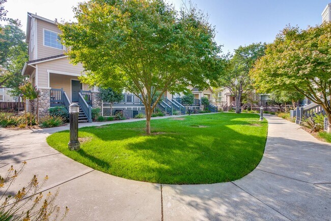 Building Photo - Amazing Floor Plan Multi Level Townhome in North San Jose @ California Northpointe