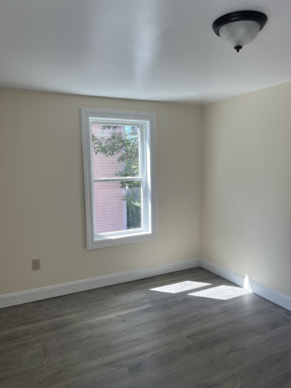 Building Photo - 107 University Ave