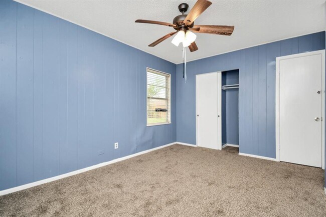 Building Photo - 1404 Briarwood Dr