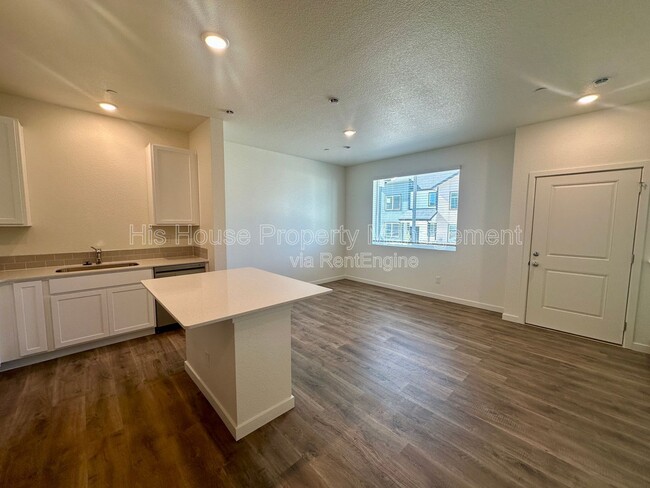 Building Photo - 3957 Pinnacles Ct