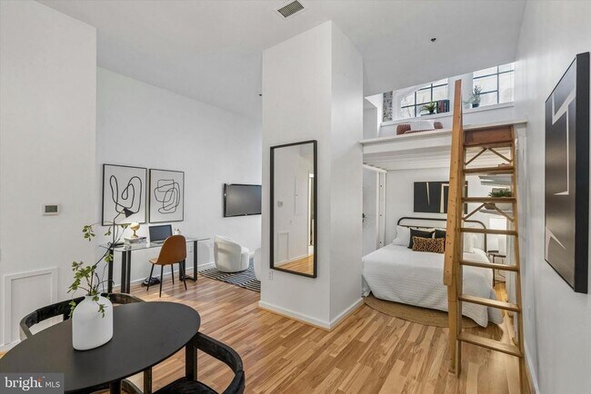 Building Photo - 315 New St