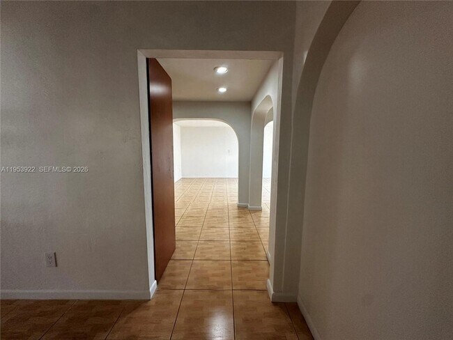 Building Photo - 350 W 34th St