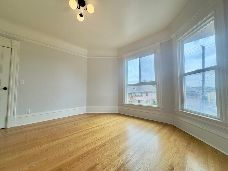 Building Photo - 716 37th St