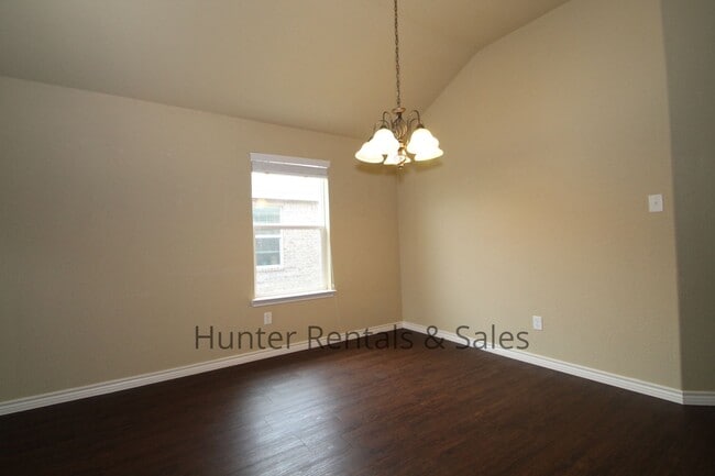 Building Photo - Airport and Texas A&M Central Texas Nearby!