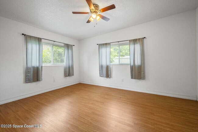 Building Photo - 855 Delano Rd