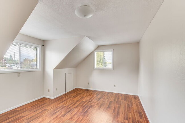 Building Photo - CUTE AND COZY FOUR BEDROOM IN LONGVIEW