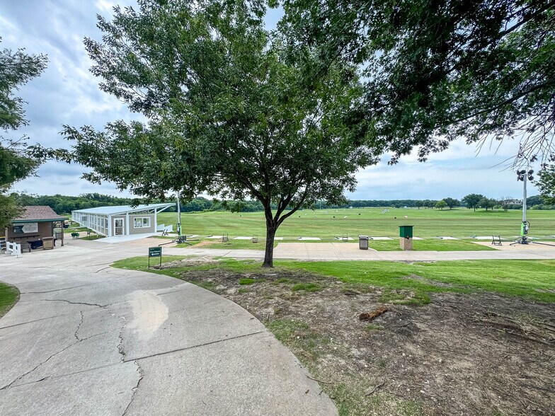 Building Photo - 6107 Lakecrest Dr