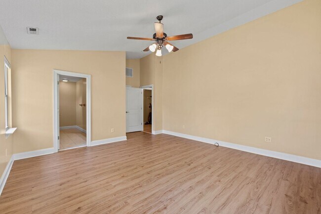 Building Photo - Delightful 3-Bedroom, 2-Bathroom with Fenc...