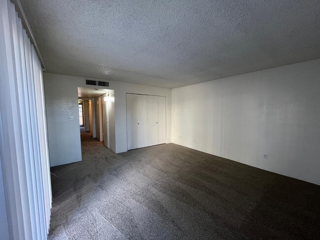 Building Photo - 11040 N 28th Dr