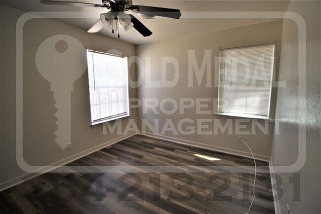 Building Photo - 1201 Santa Rosa Dr