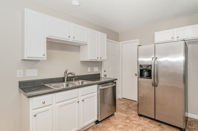 Building Photo - 302 Apple Ridge Rd