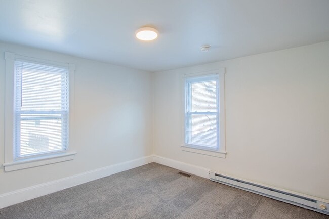 Building Photo - Wonderful Updated TownHouse in the Heart of Middletown - On Main St