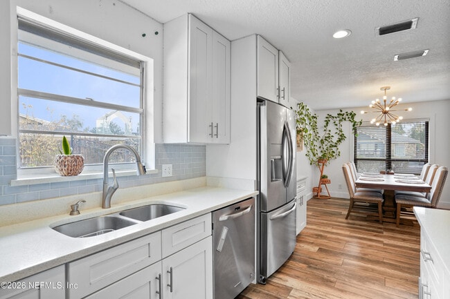 Building Photo - 6717 Lenczyk Dr