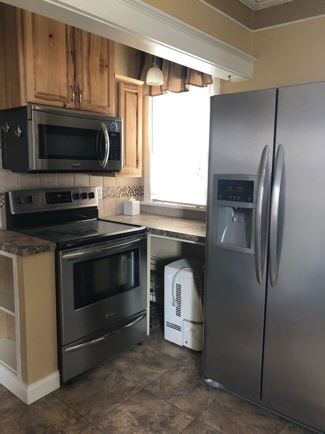 Building Photo - Beautiful 2 bedroom 2 bath stand- alone home