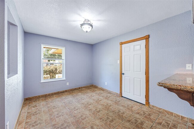 Building Photo - 9326 Eblen Dr