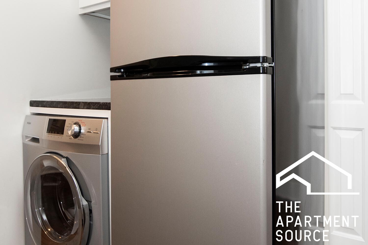 Building Photo - 624 W Roscoe St