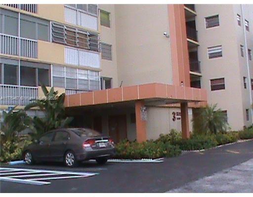 Building Photo - 16450 Miami Dr