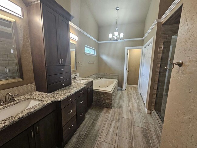 Building Photo - 2309 NE Turtle Creek Dr