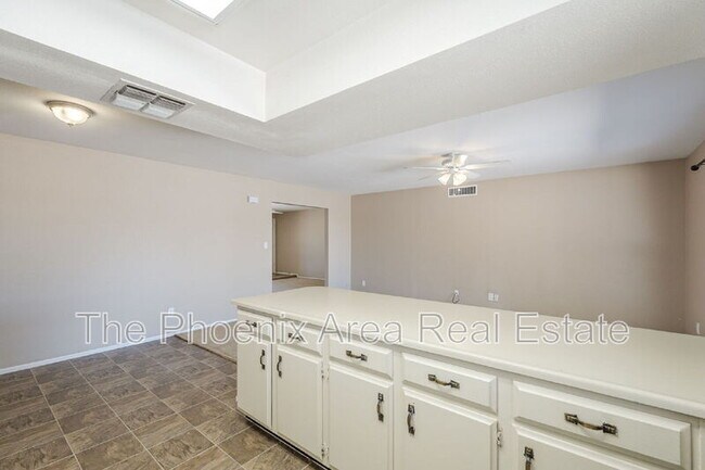 Building Photo - 1556 W Peralta Ave