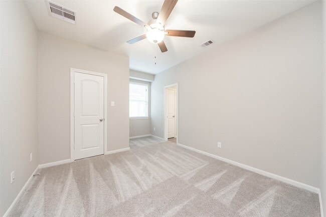 Building Photo - 5550 Sallow Bay Ln