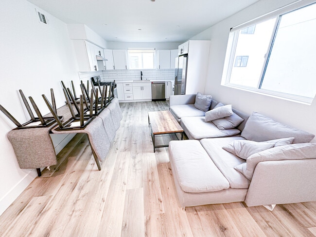 Building Photo - 3001 Van Buren Pl