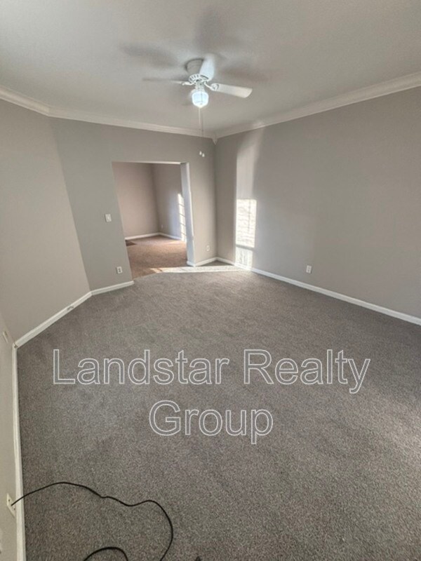 Building Photo - 2127 Grinstead Dr