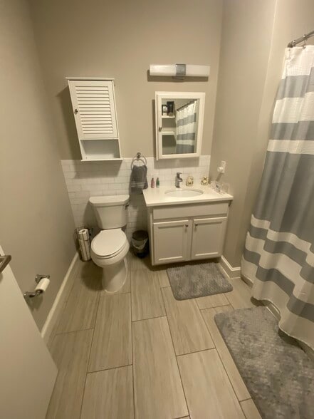 Building Photo - 500 S Center St