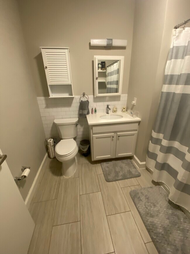 Building Photo - 500 S Center St