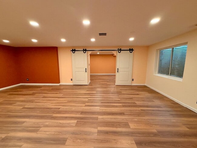 Building Photo - 5-Bed, 2.5-Bath Home Near MacIntosh Lake with Hardwood Floors, Gas Fireplace, and Finished Basement