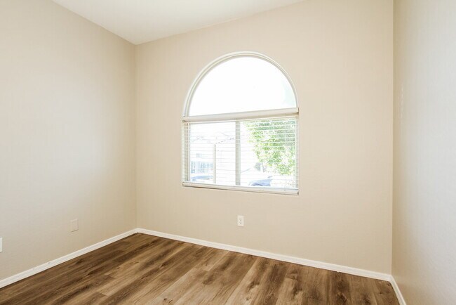 Building Photo - 6873 S Blue Hills Dr