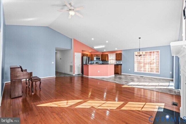 Building Photo - 686 Lake Caroline Dr